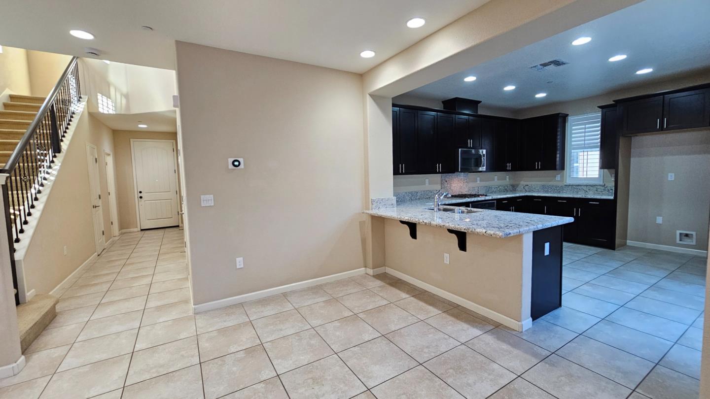 Detail Gallery Image 9 of 17 For 357 Cortona Way, Brentwood,  CA 94513 - 3 Beds | 2/1 Baths