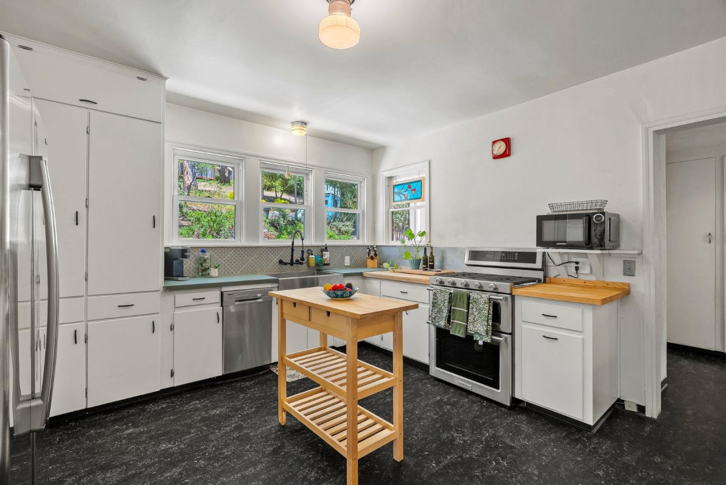 Detail Gallery Image 12 of 67 For 1284 Amesti Rd, Corralitos,  CA 95076 - 3 Beds | 2/1 Baths