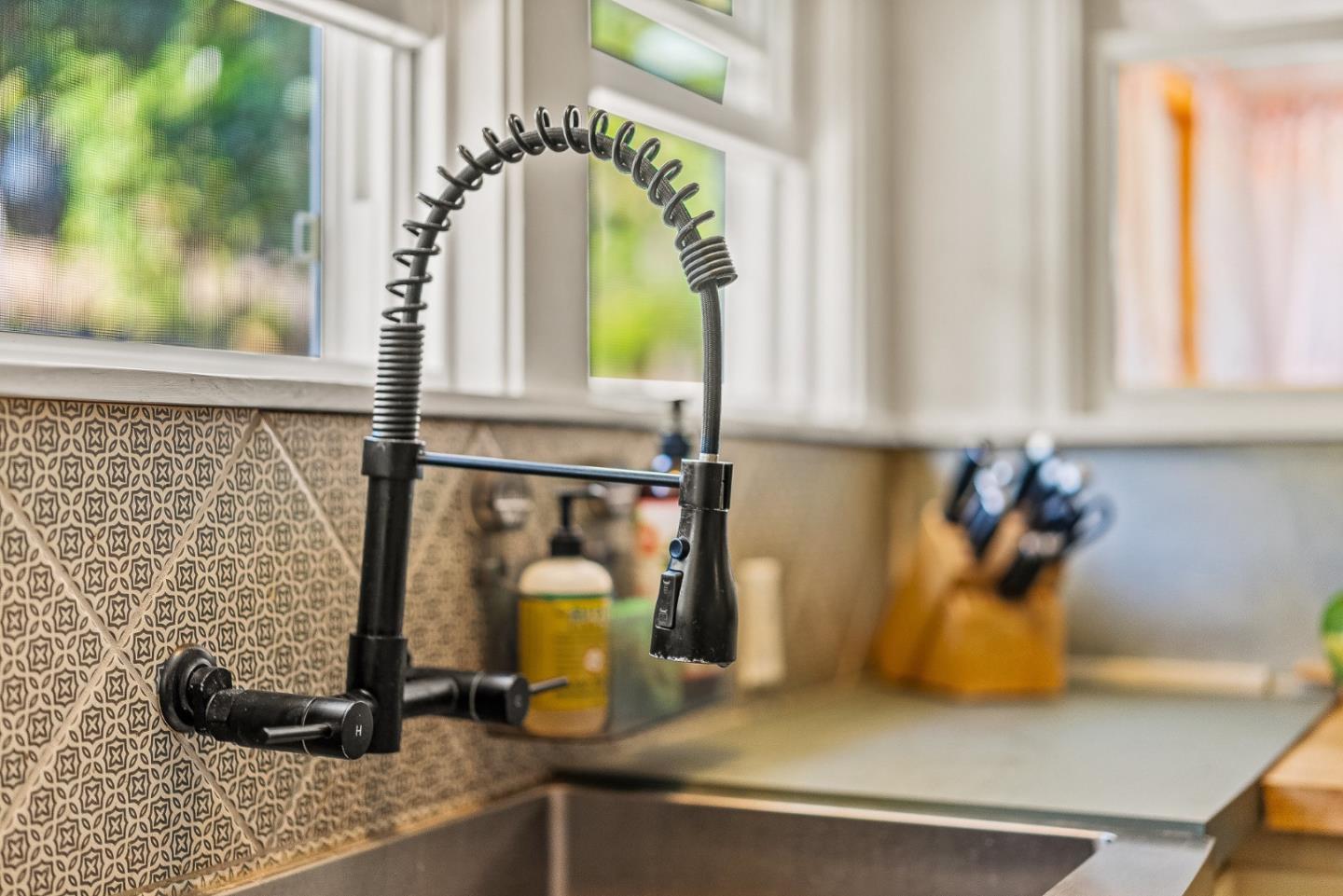 Detail Gallery Image 14 of 67 For 1284 Amesti Rd, Corralitos,  CA 95076 - 3 Beds | 2/1 Baths
