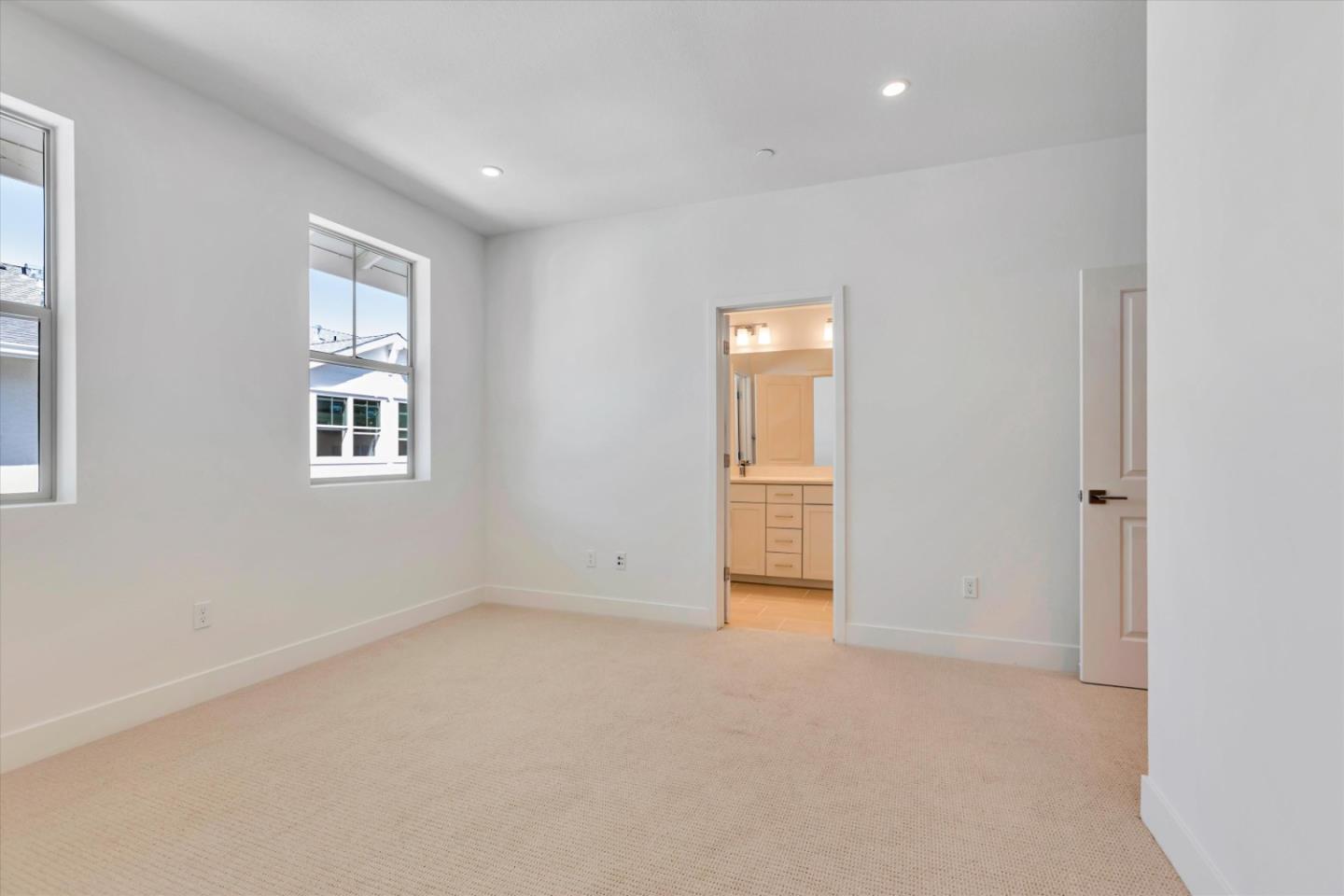 Detail Gallery Image 10 of 13 For 2739 Oak Rd, Walnut Creek,  CA 94597 - 3 Beds | 3/1 Baths