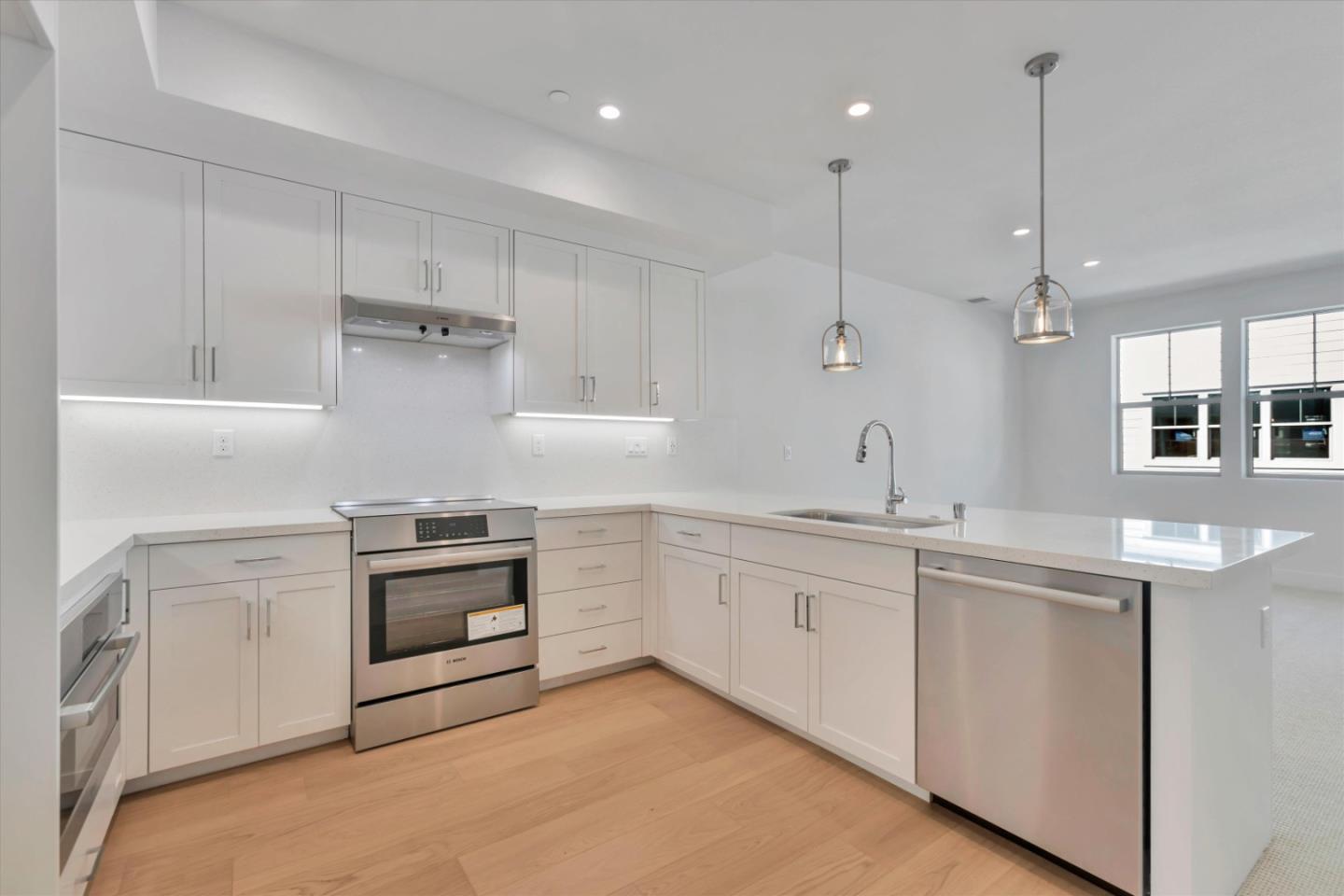 Detail Gallery Image 4 of 13 For 2739 Oak Rd, Walnut Creek,  CA 94597 - 3 Beds | 3/1 Baths