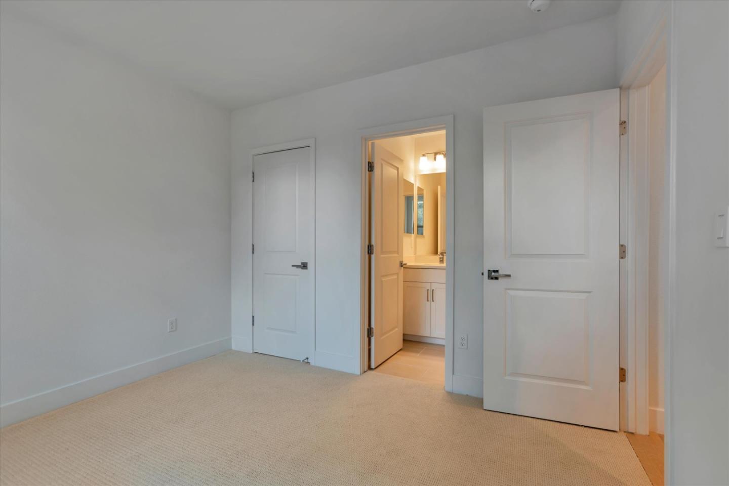 Detail Gallery Image 6 of 13 For 2739 Oak Rd, Walnut Creek,  CA 94597 - 3 Beds | 3/1 Baths