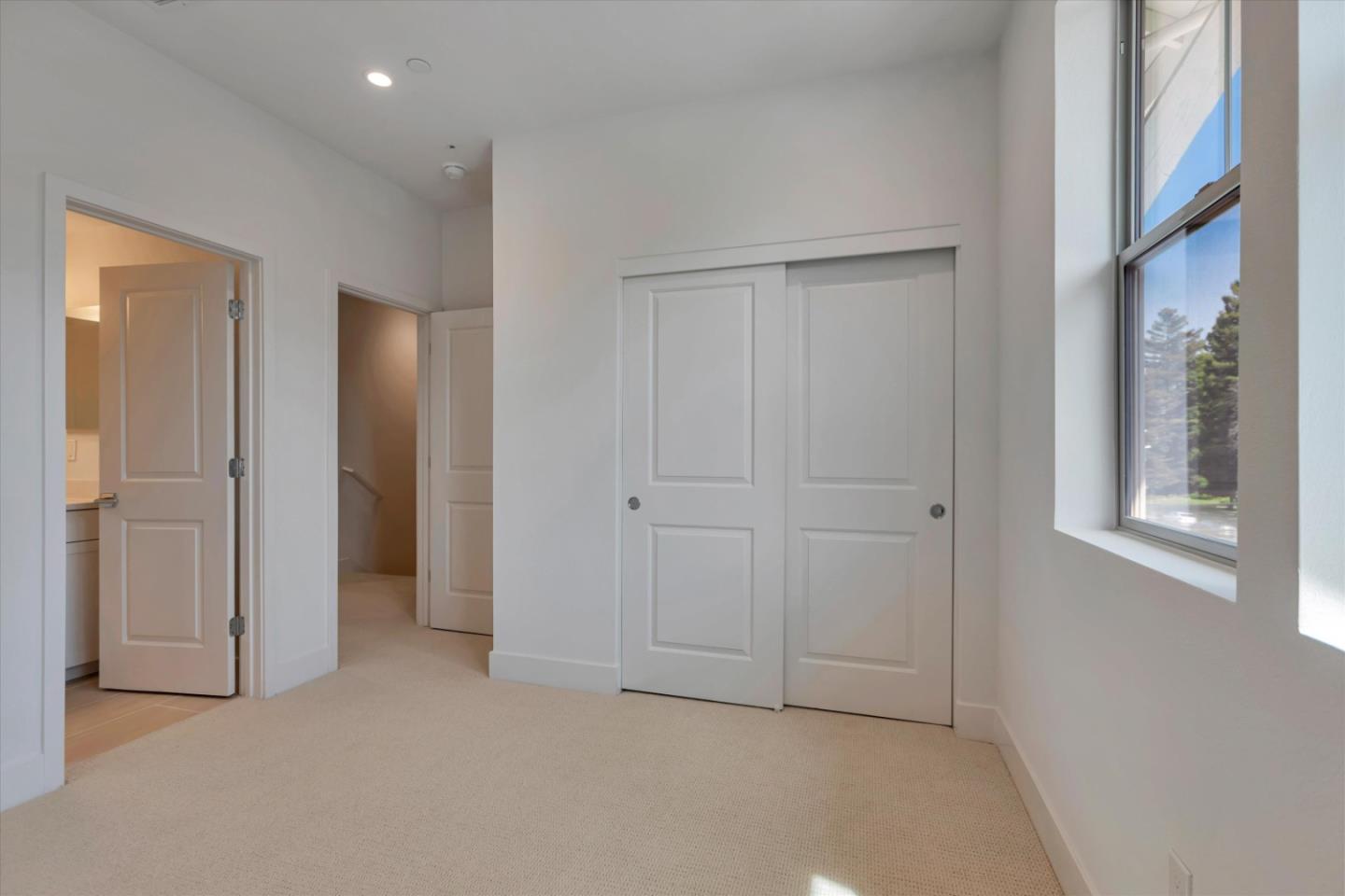 Detail Gallery Image 8 of 13 For 2739 Oak Rd, Walnut Creek,  CA 94597 - 3 Beds | 3/1 Baths