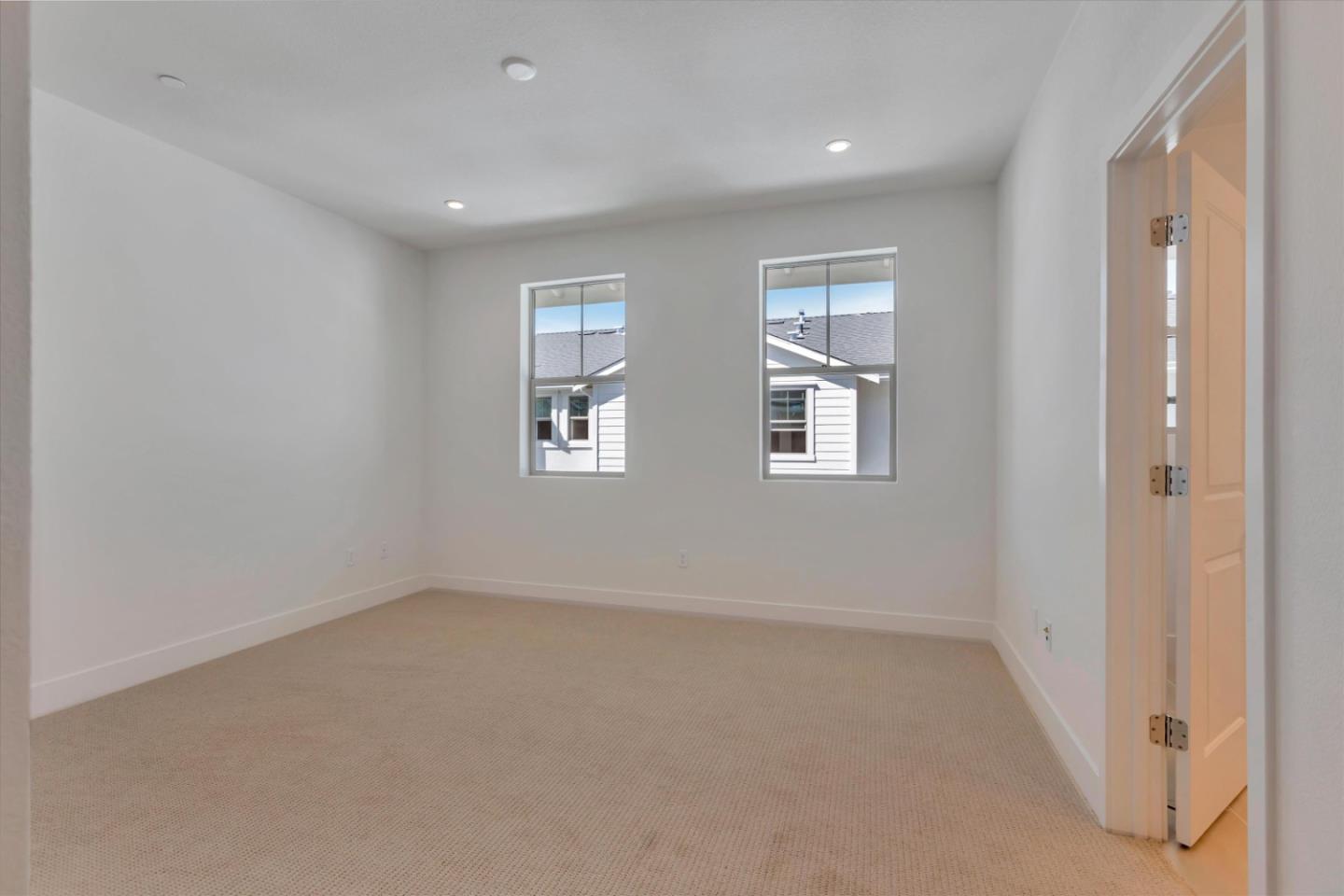 Detail Gallery Image 9 of 13 For 2739 Oak Rd, Walnut Creek,  CA 94597 - 3 Beds | 3/1 Baths