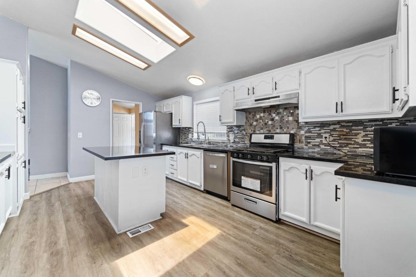 Detail Gallery Image 13 of 32 For 270 El Bosque Dr #270,  San Jose,  CA 95134 - 3 Beds | 2 Baths