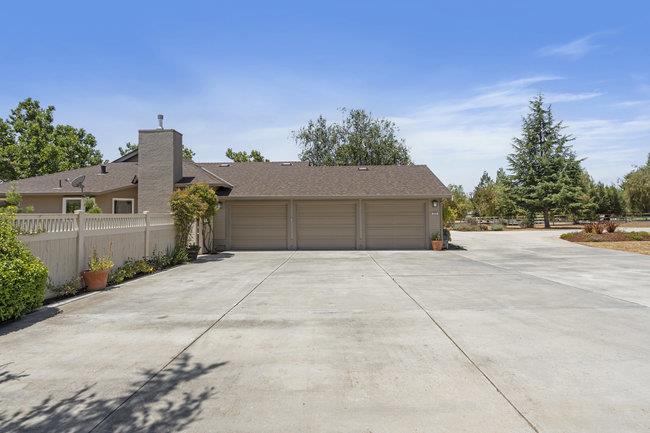Detail Gallery Image 5 of 68 For 5636 Sundown Ln, Tres Pinos,  CA 95075 - 3 Beds | 2/1 Baths
