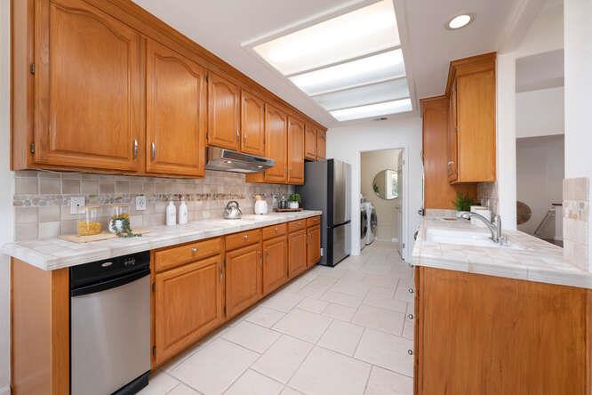 Detail Gallery Image 10 of 32 For 808 Lakeshore Dr, Redwood Shores,  CA 94065 - 2 Beds | 2 Baths