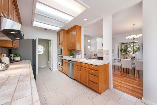 Detail Gallery Image 11 of 32 For 808 Lakeshore Dr, Redwood Shores,  CA 94065 - 2 Beds | 2 Baths