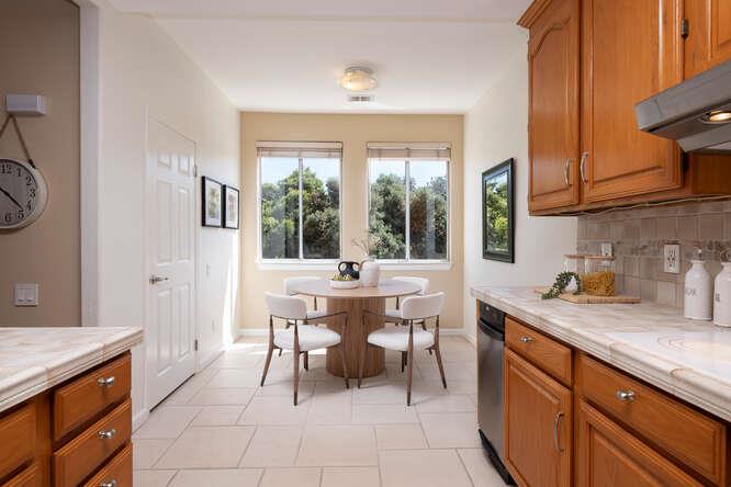 Detail Gallery Image 12 of 32 For 808 Lakeshore Dr, Redwood Shores,  CA 94065 - 2 Beds | 2 Baths