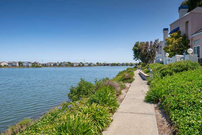 Detail Gallery Image 28 of 32 For 808 Lakeshore Dr, Redwood Shores,  CA 94065 - 2 Beds | 2 Baths