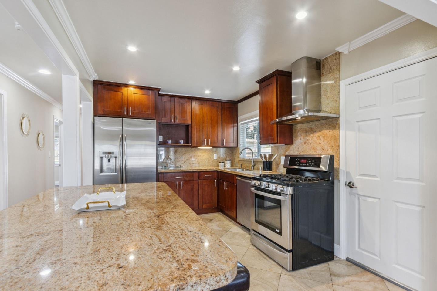 Detail Gallery Image 10 of 22 For 1662 Washington St, San Mateo,  CA 94403 - 3 Beds | 2 Baths