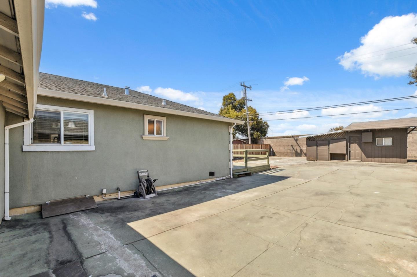 Detail Gallery Image 4 of 22 For 1662 Washington St, San Mateo,  CA 94403 - 3 Beds | 2 Baths
