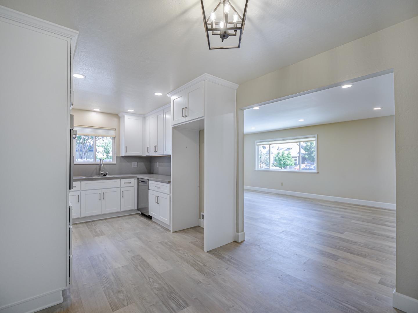 Detail Gallery Image 14 of 61 For 1221 Broadway, Santa Cruz,  CA 95062 - – Beds | – Baths
