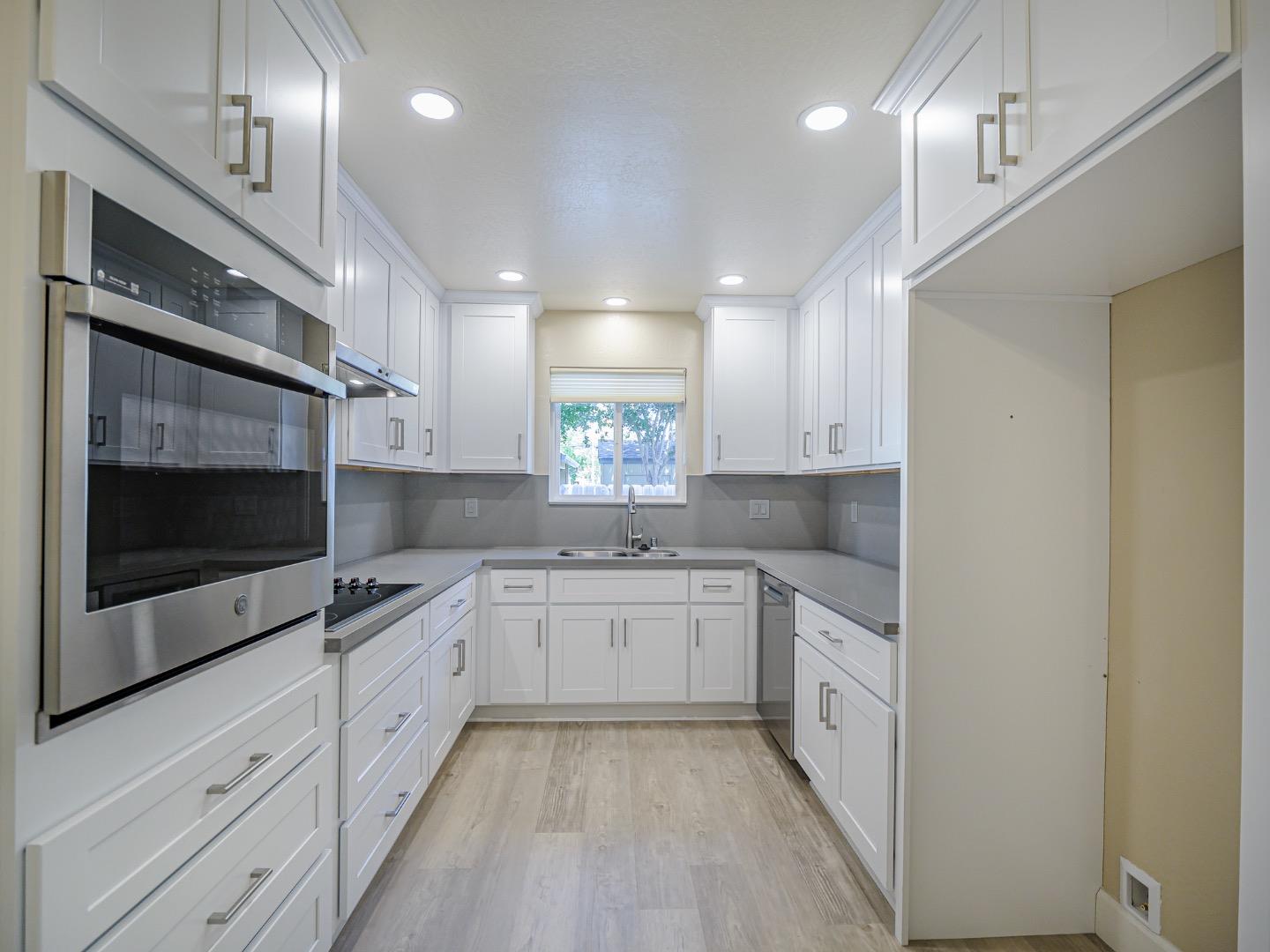 Detail Gallery Image 16 of 61 For 1221 Broadway, Santa Cruz,  CA 95062 - – Beds | – Baths