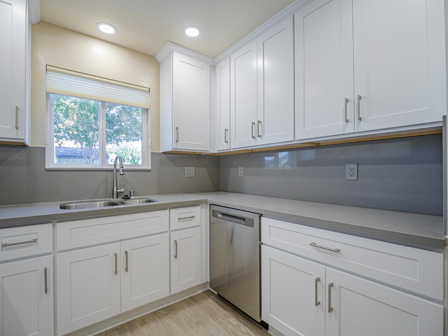 Detail Gallery Image 18 of 61 For 1221 Broadway, Santa Cruz,  CA 95062 - – Beds | – Baths