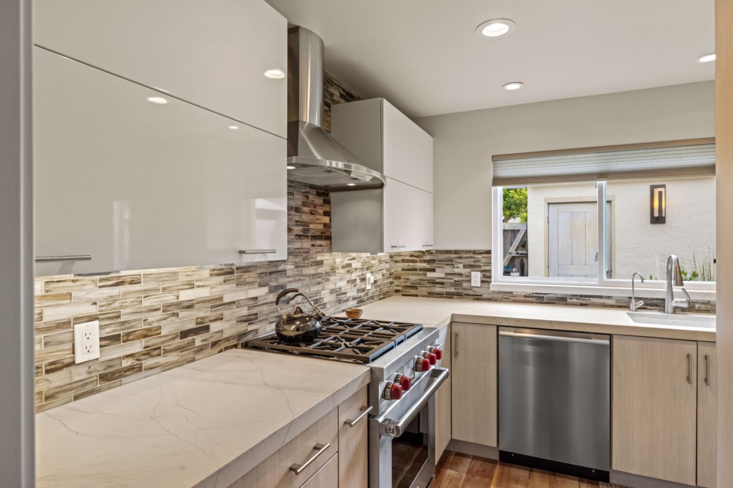 Detail Gallery Image 15 of 42 For 1007 Brentwood Ct, Pacific Grove,  CA 93950 - 3 Beds | 2/1 Baths