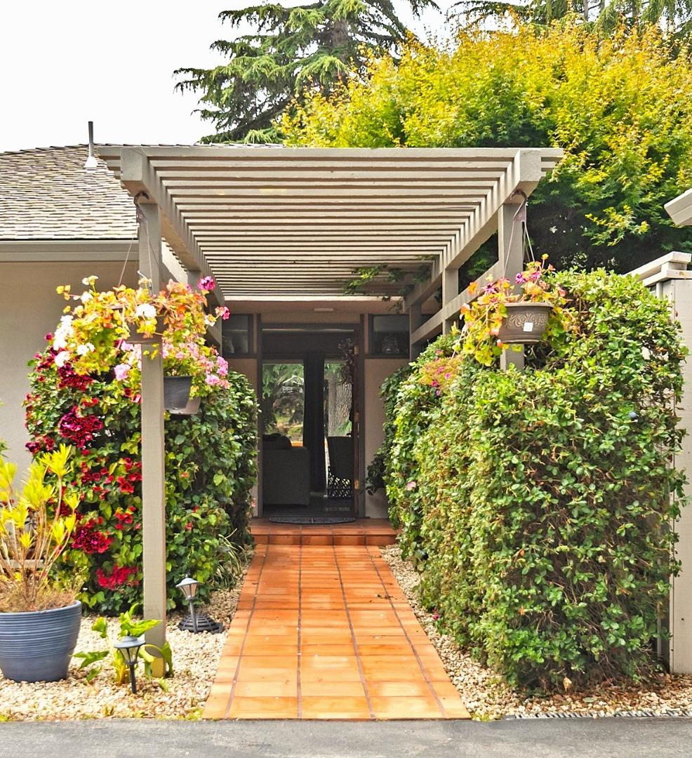 Detail Gallery Image 2 of 30 For 25750 Rio Vista Dr, Carmel,  CA 93923 - 4 Beds | 3 Baths