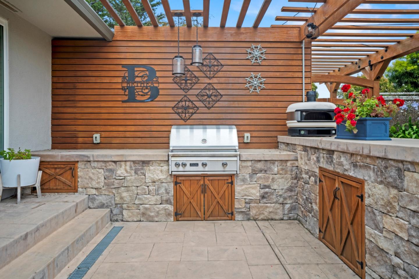 Detail Gallery Image 25 of 30 For 25750 Rio Vista Dr, Carmel,  CA 93923 - 4 Beds | 3 Baths