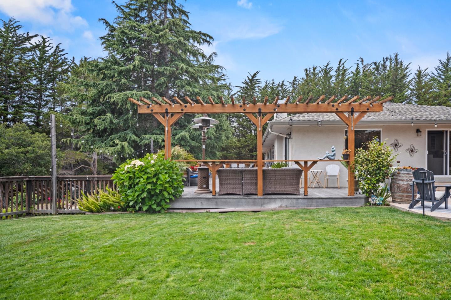 Detail Gallery Image 28 of 30 For 25750 Rio Vista Dr, Carmel,  CA 93923 - 4 Beds | 3 Baths