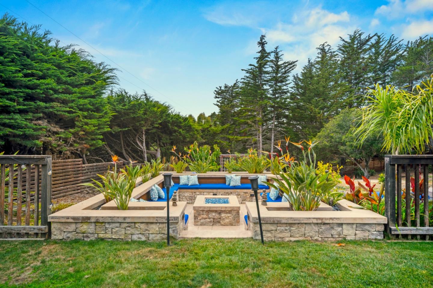 Detail Gallery Image 29 of 30 For 25750 Rio Vista Dr, Carmel,  CA 93923 - 4 Beds | 3 Baths