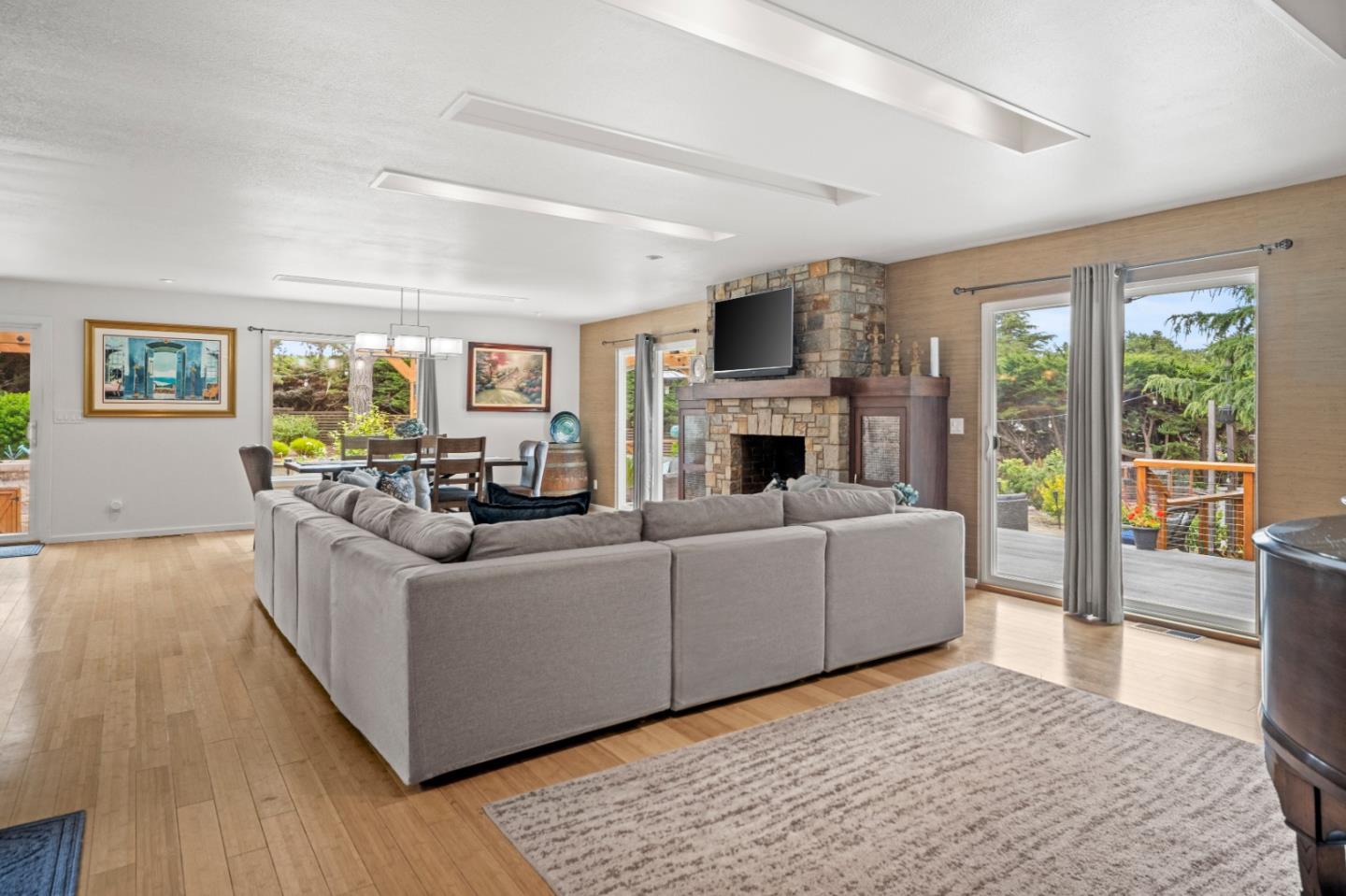 Detail Gallery Image 3 of 30 For 25750 Rio Vista Dr, Carmel,  CA 93923 - 4 Beds | 3 Baths