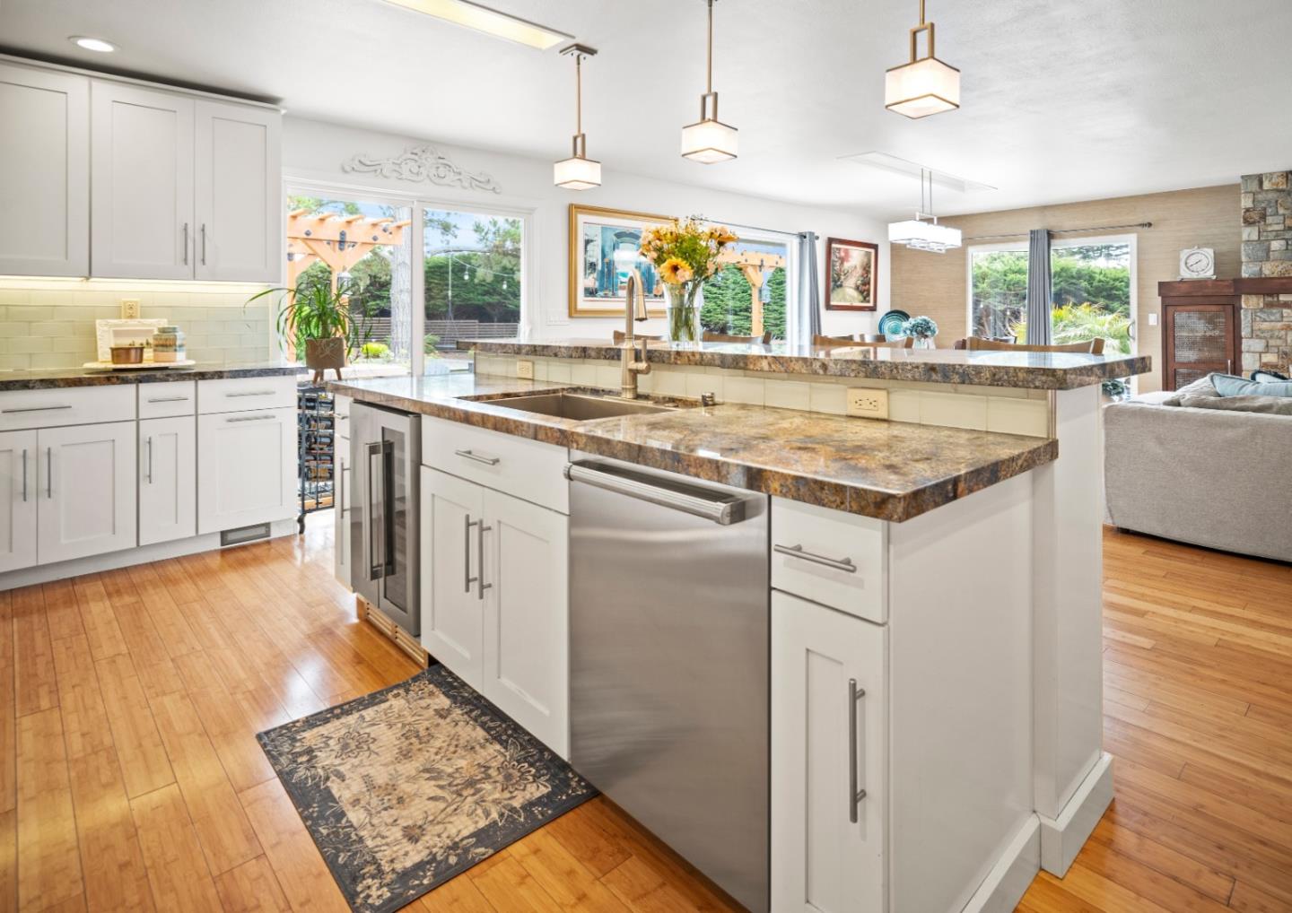 Detail Gallery Image 6 of 30 For 25750 Rio Vista Dr, Carmel,  CA 93923 - 4 Beds | 3 Baths
