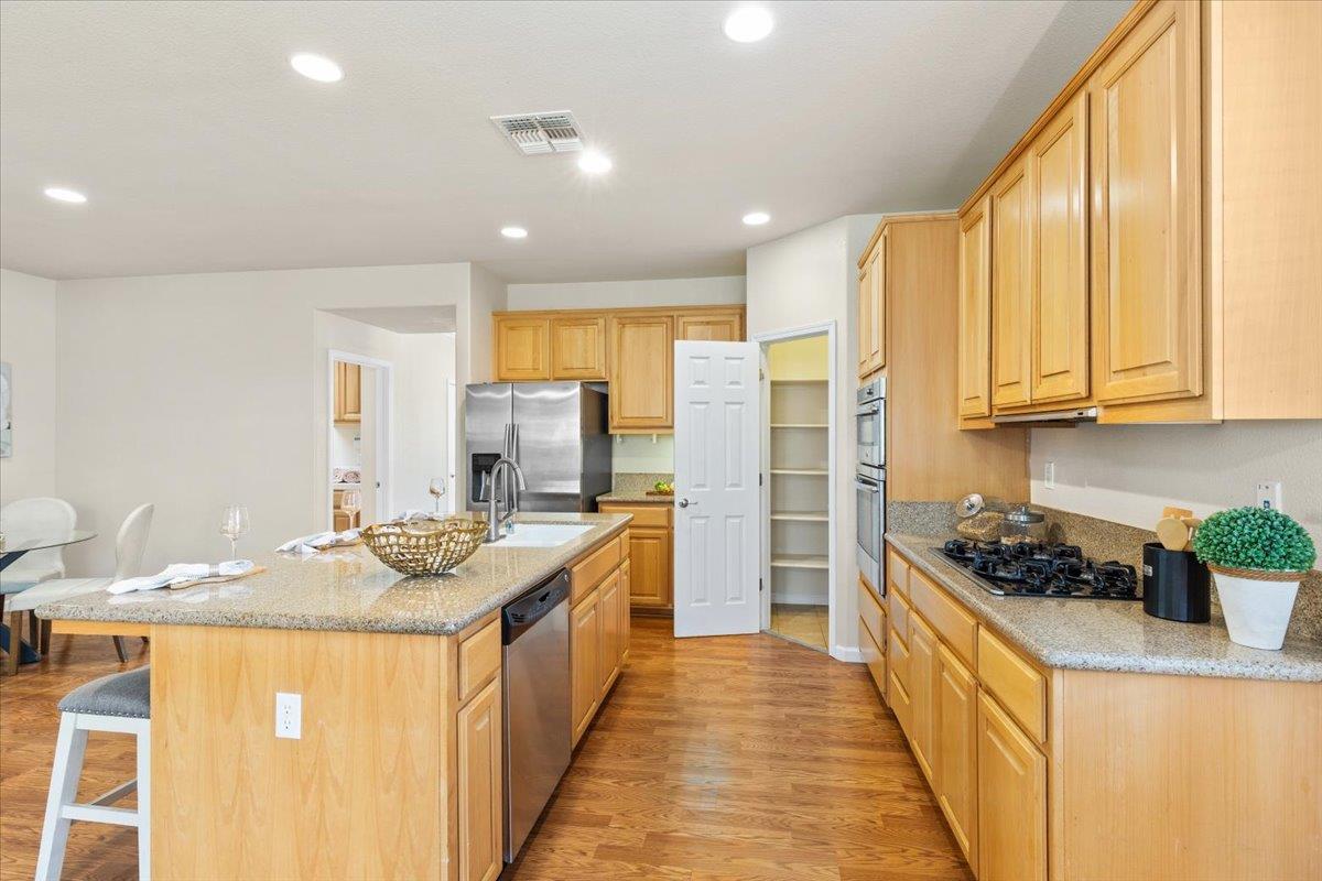 Detail Gallery Image 12 of 48 For 457 Monte Oro St, Manteca,  CA 95337 - 3 Beds | 2 Baths
