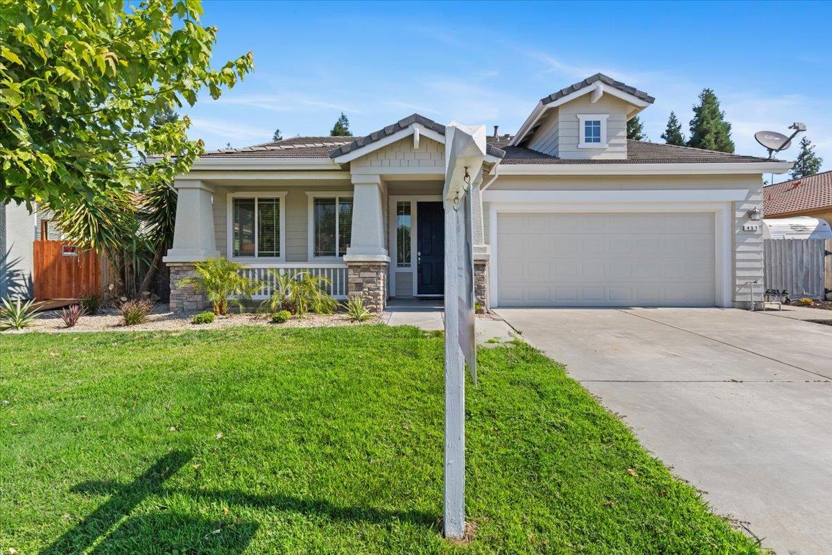 Detail Gallery Image 2 of 48 For 457 Monte Oro St, Manteca,  CA 95337 - 3 Beds | 2 Baths