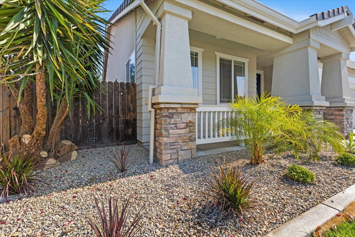 Detail Gallery Image 3 of 48 For 457 Monte Oro St, Manteca,  CA 95337 - 3 Beds | 2 Baths