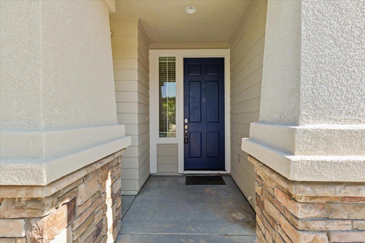 Detail Gallery Image 4 of 48 For 457 Monte Oro St, Manteca,  CA 95337 - 3 Beds | 2 Baths