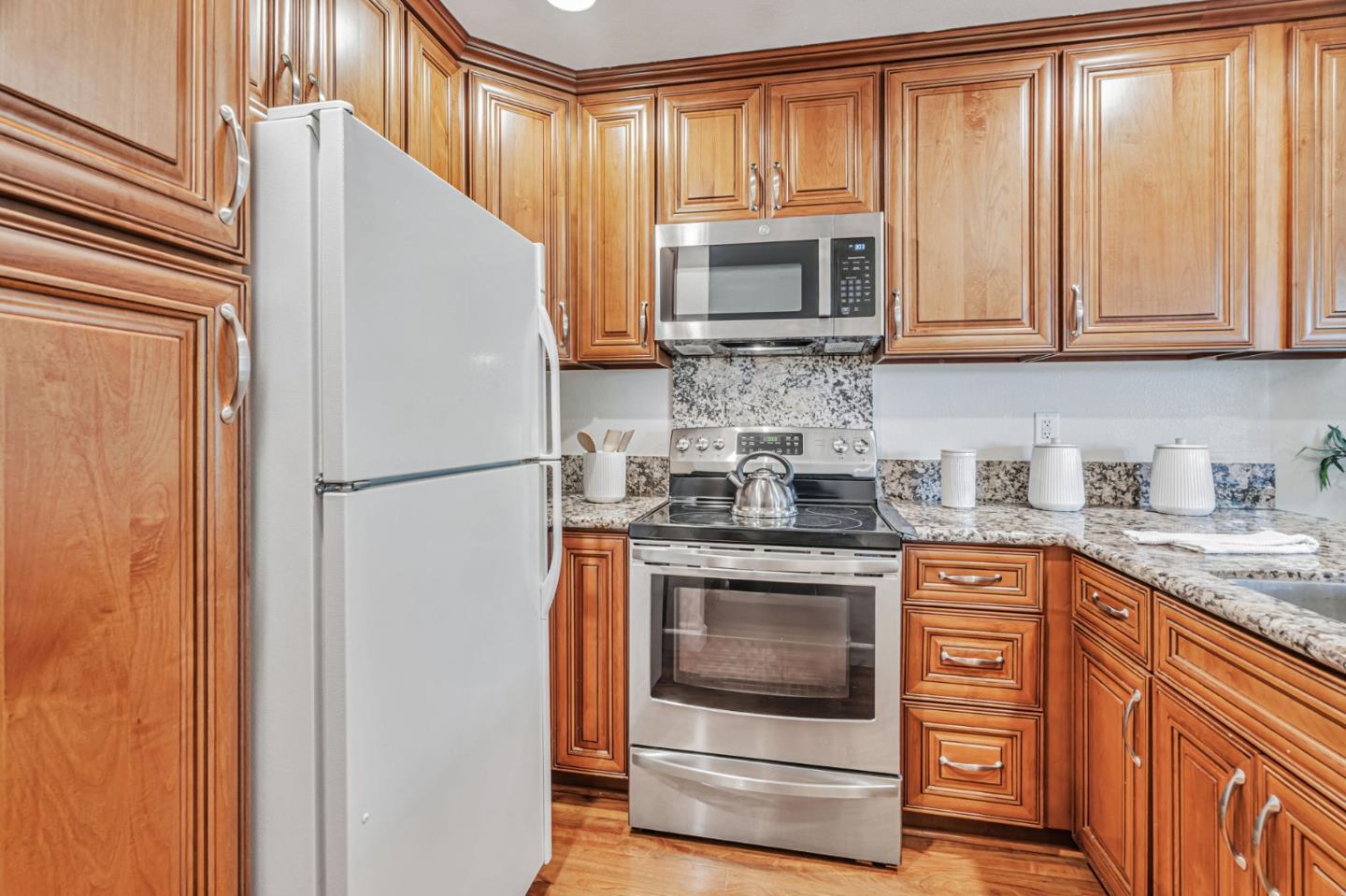 Detail Gallery Image 14 of 39 For 4020 Williams Rd #8,  San Jose,  CA 95117 - 2 Beds | 2 Baths