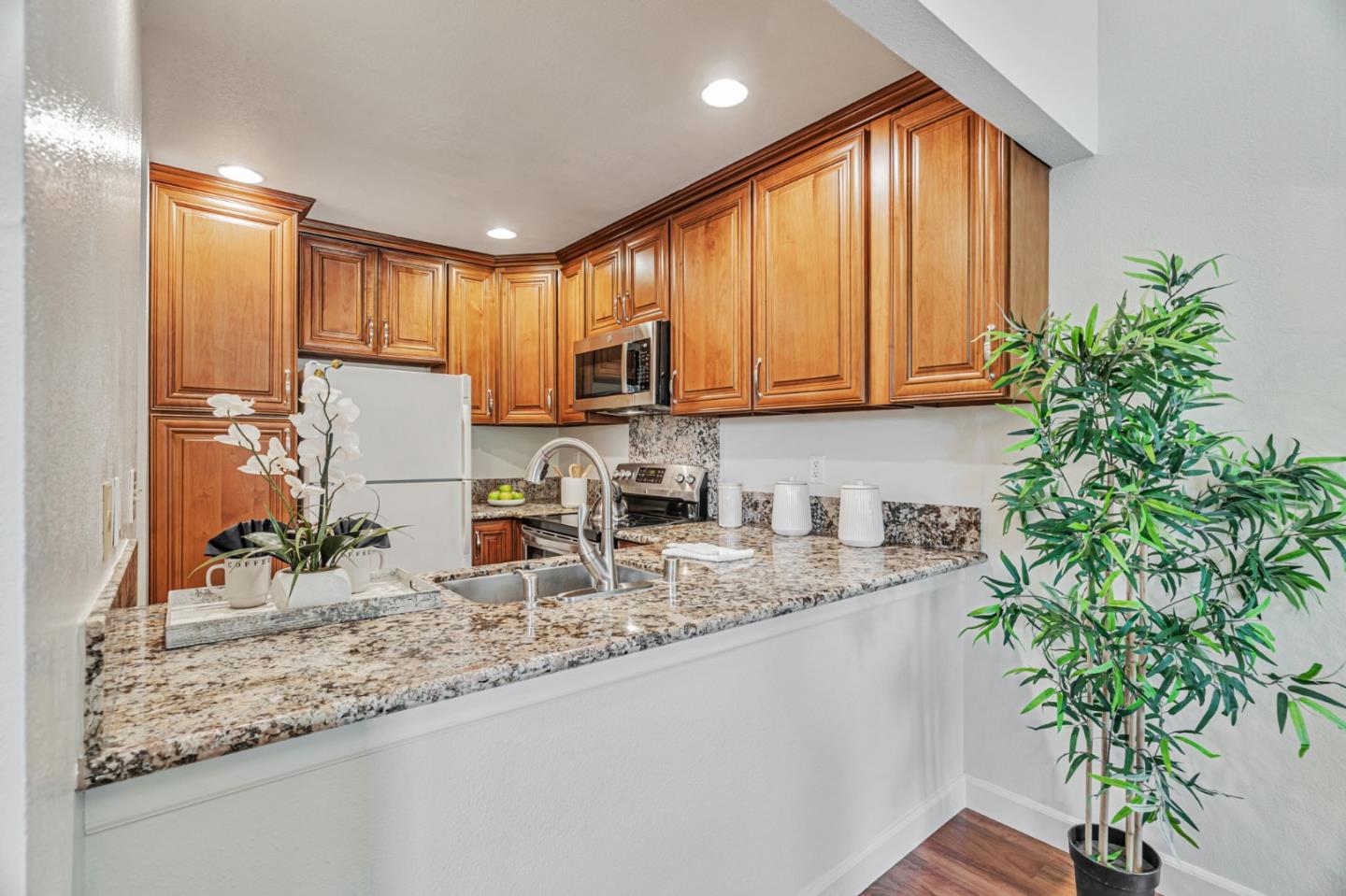 Detail Gallery Image 16 of 39 For 4020 Williams Rd #8,  San Jose,  CA 95117 - 2 Beds | 2 Baths
