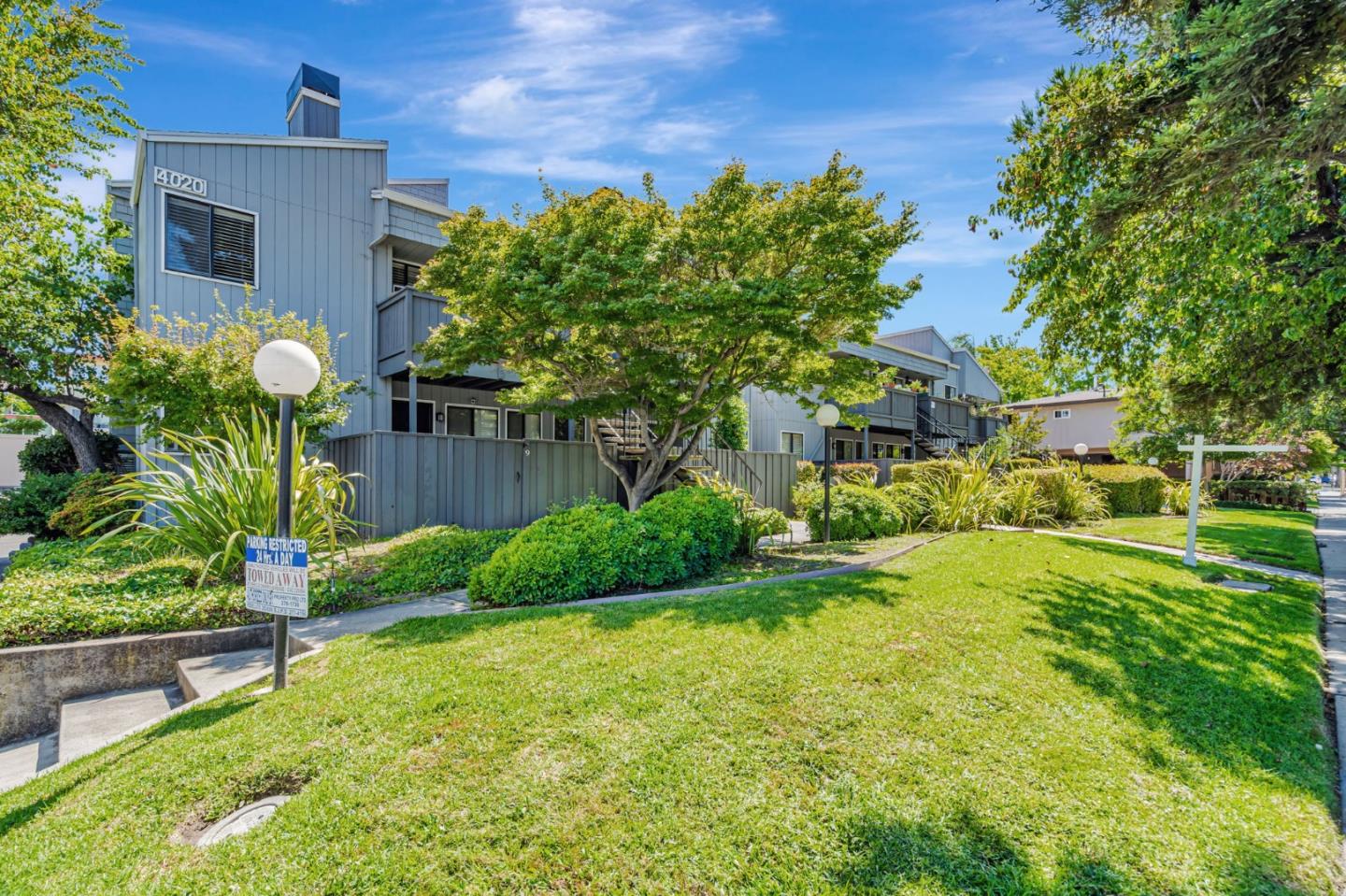 Detail Gallery Image 2 of 39 For 4020 Williams Rd #8,  San Jose,  CA 95117 - 2 Beds | 2 Baths