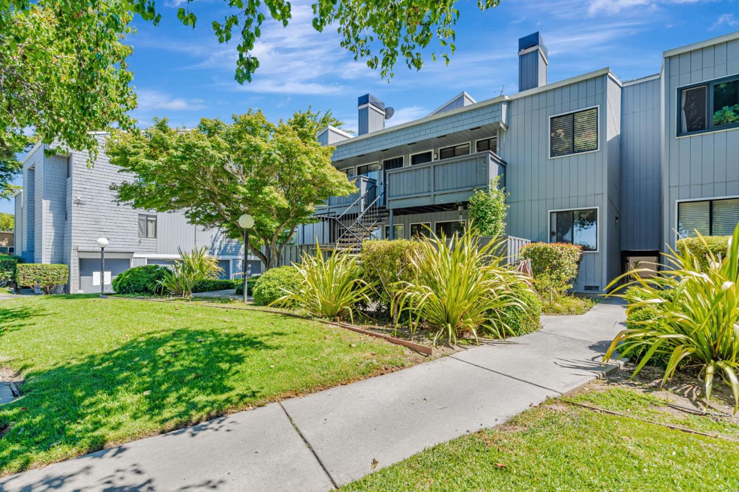 Detail Gallery Image 3 of 39 For 4020 Williams Rd #8,  San Jose,  CA 95117 - 2 Beds | 2 Baths