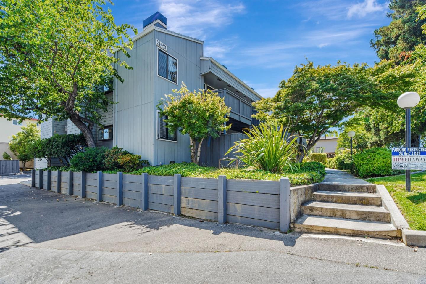 Detail Gallery Image 4 of 39 For 4020 Williams Rd #8,  San Jose,  CA 95117 - 2 Beds | 2 Baths