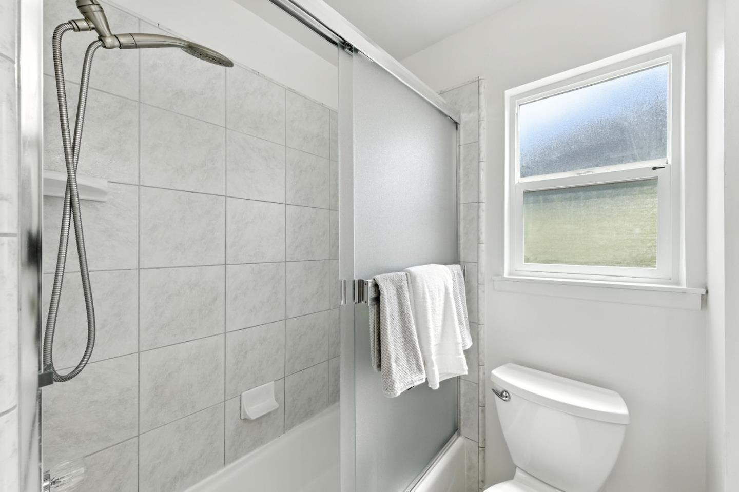 Detail Gallery Image 14 of 23 For 6 Clinton Ct, Redwood City,  CA 94061 - 2 Beds | 1 Baths