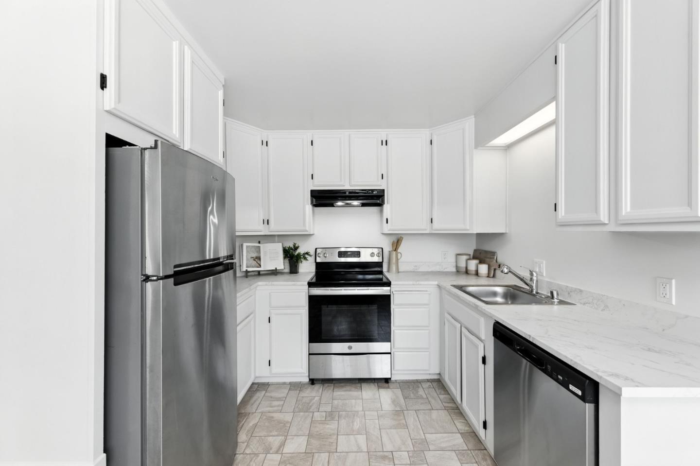 Detail Gallery Image 9 of 23 For 6 Clinton Ct, Redwood City,  CA 94061 - 2 Beds | 1 Baths