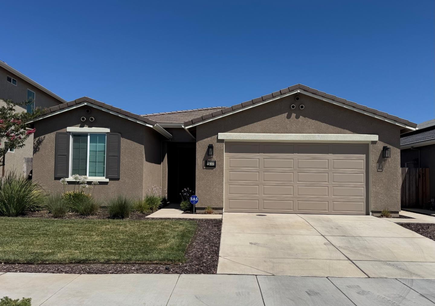 Detail Gallery Image 1 of 14 For 1232 Gypsum Dr, Los Banos,  CA 93635 - 4 Beds | 2 Baths
