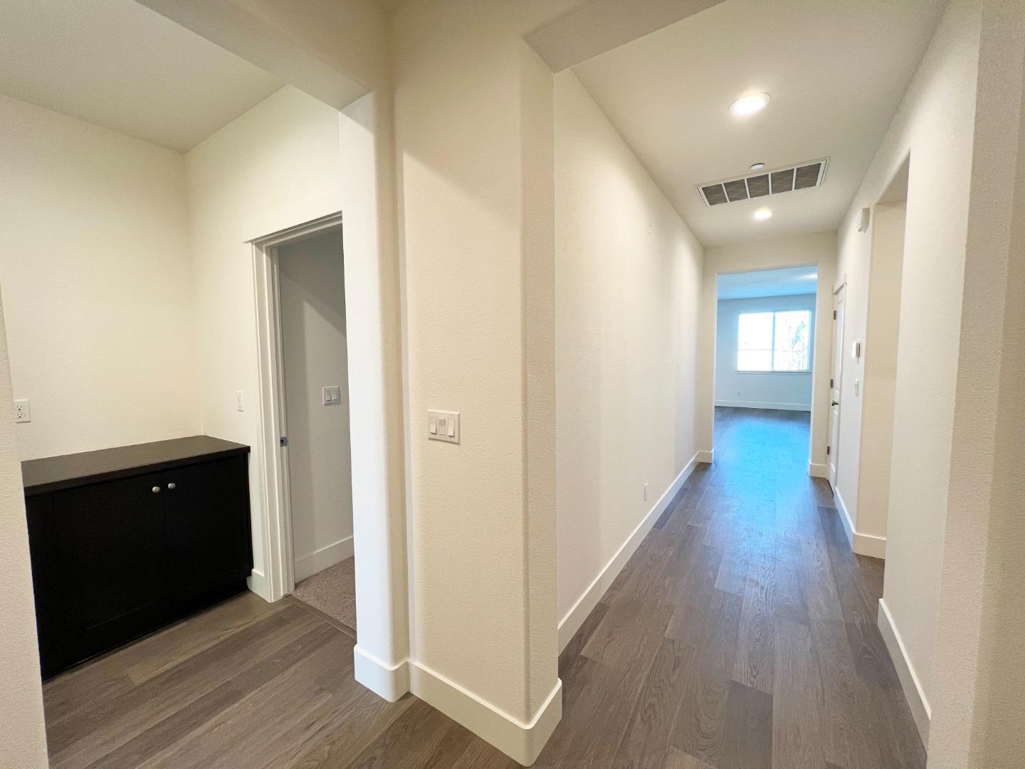 Detail Gallery Image 4 of 14 For 1232 Gypsum Dr, Los Banos,  CA 93635 - 4 Beds | 2 Baths