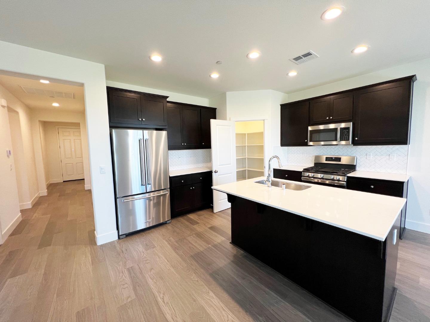 Detail Gallery Image 5 of 14 For 1232 Gypsum Dr, Los Banos,  CA 93635 - 4 Beds | 2 Baths