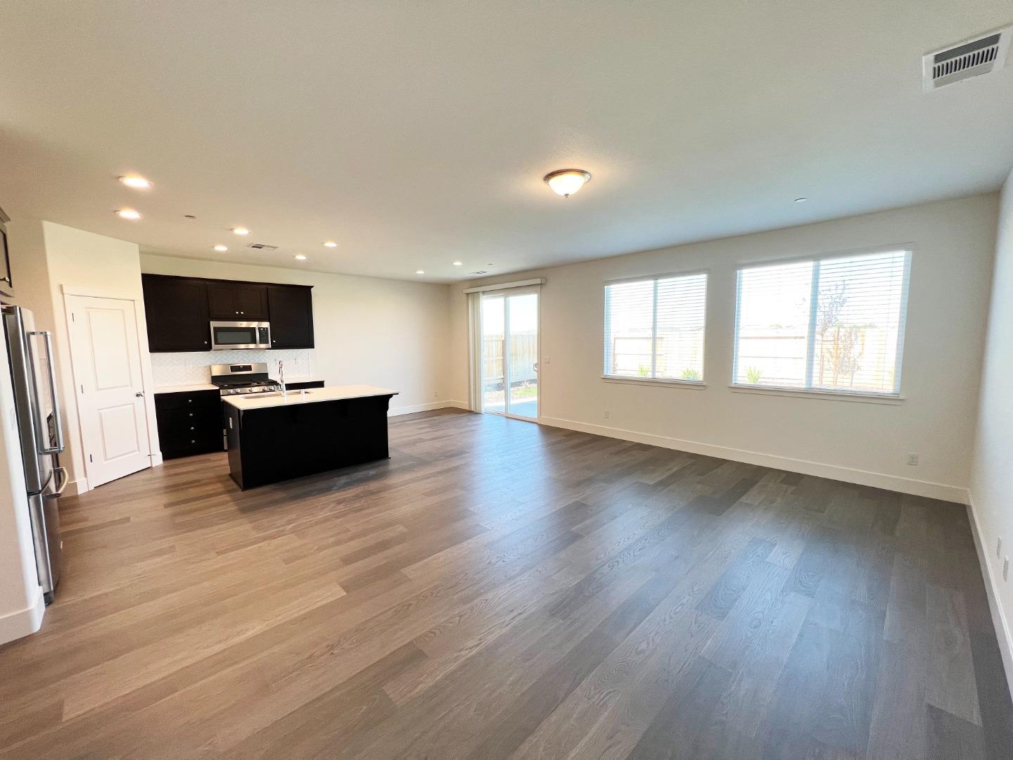 Detail Gallery Image 7 of 14 For 1232 Gypsum Dr, Los Banos,  CA 93635 - 4 Beds | 2 Baths
