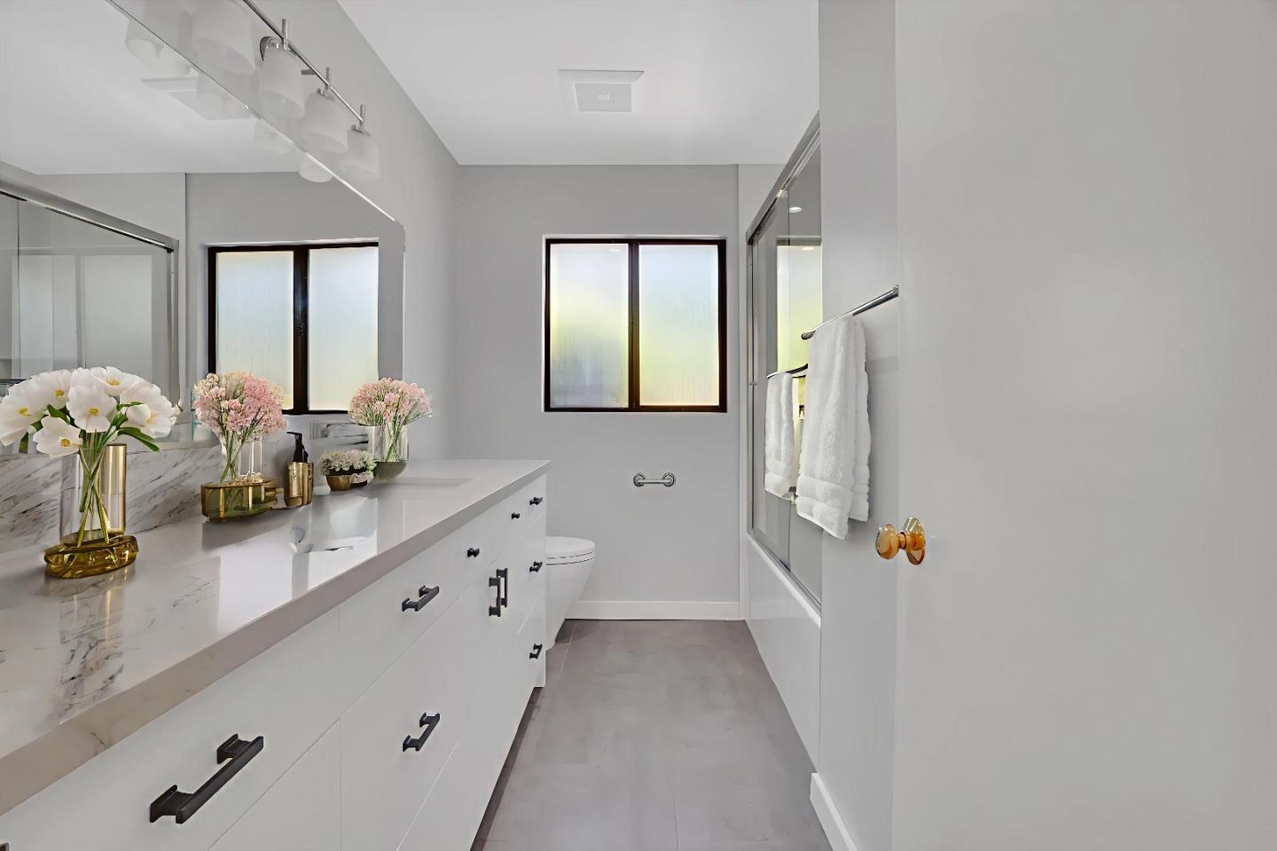 Detail Gallery Image 11 of 34 For 10 Bear Gulch Dr, Portola Valley,  CA 94028 - 3 Beds | 2 Baths