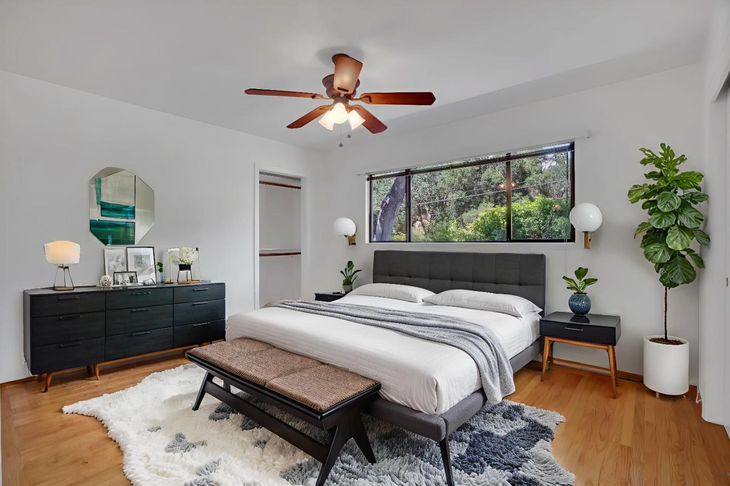 Detail Gallery Image 14 of 34 For 10 Bear Gulch Dr, Portola Valley,  CA 94028 - 3 Beds | 2 Baths