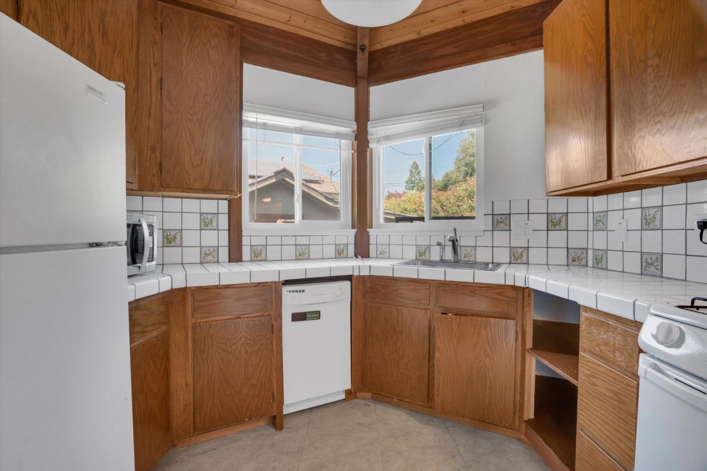 Detail Gallery Image 17 of 34 For 10 Bear Gulch Dr, Portola Valley,  CA 94028 - 3 Beds | 2 Baths