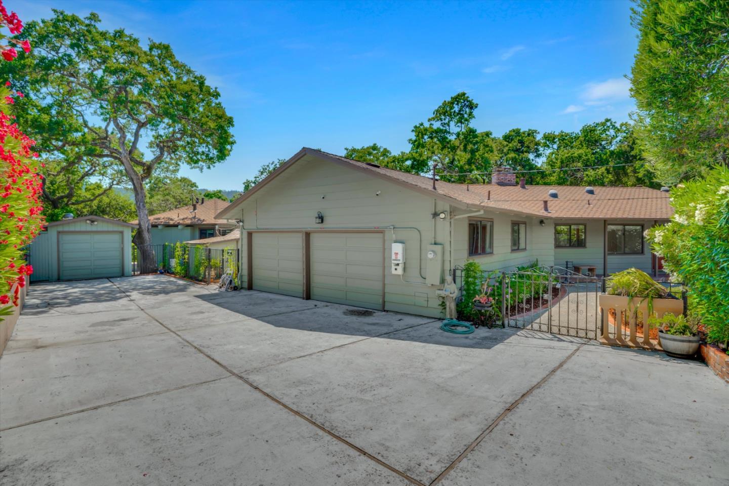 Detail Gallery Image 20 of 34 For 10 Bear Gulch Dr, Portola Valley,  CA 94028 - 3 Beds | 2 Baths