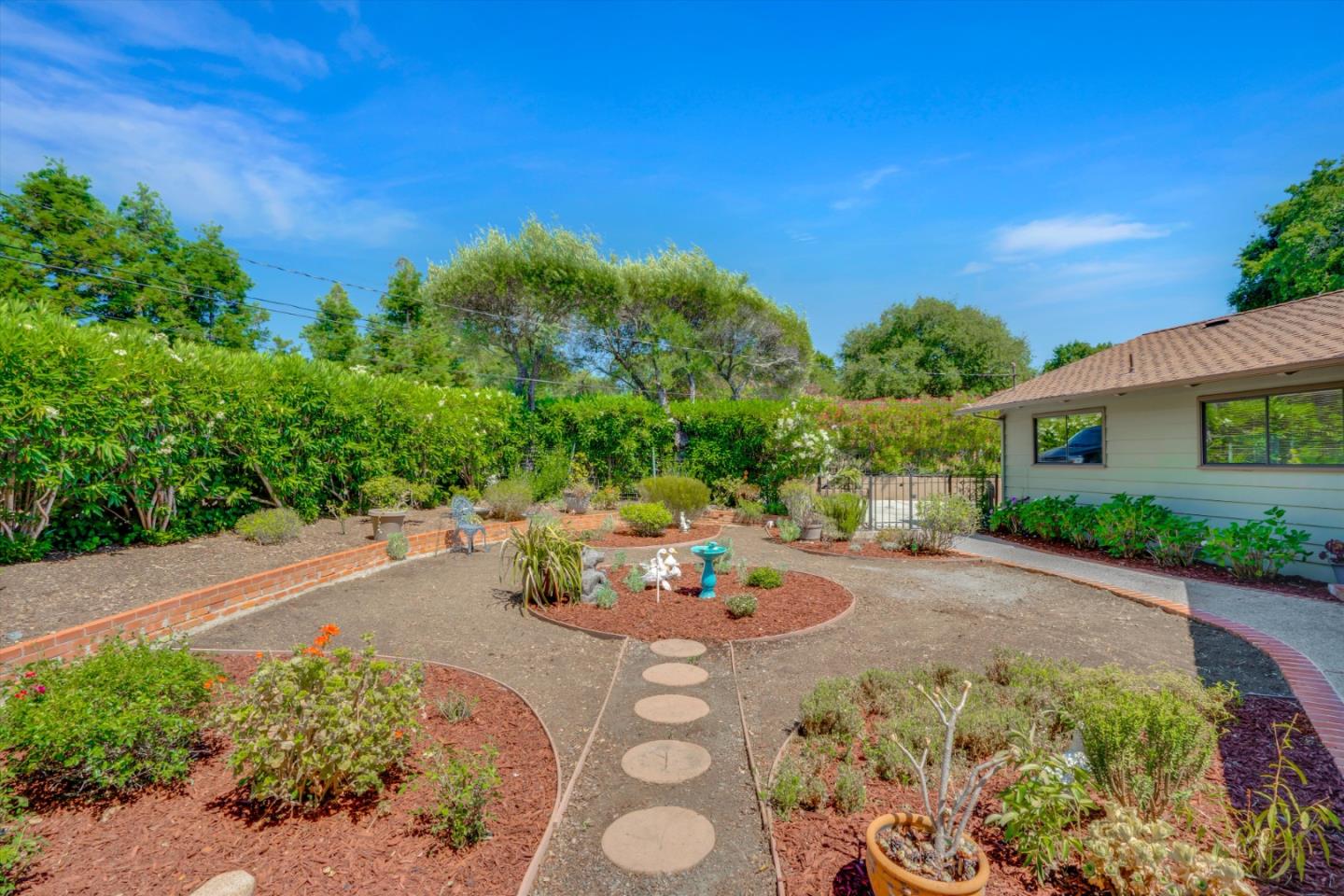 Detail Gallery Image 4 of 34 For 10 Bear Gulch Dr, Portola Valley,  CA 94028 - 3 Beds | 2 Baths