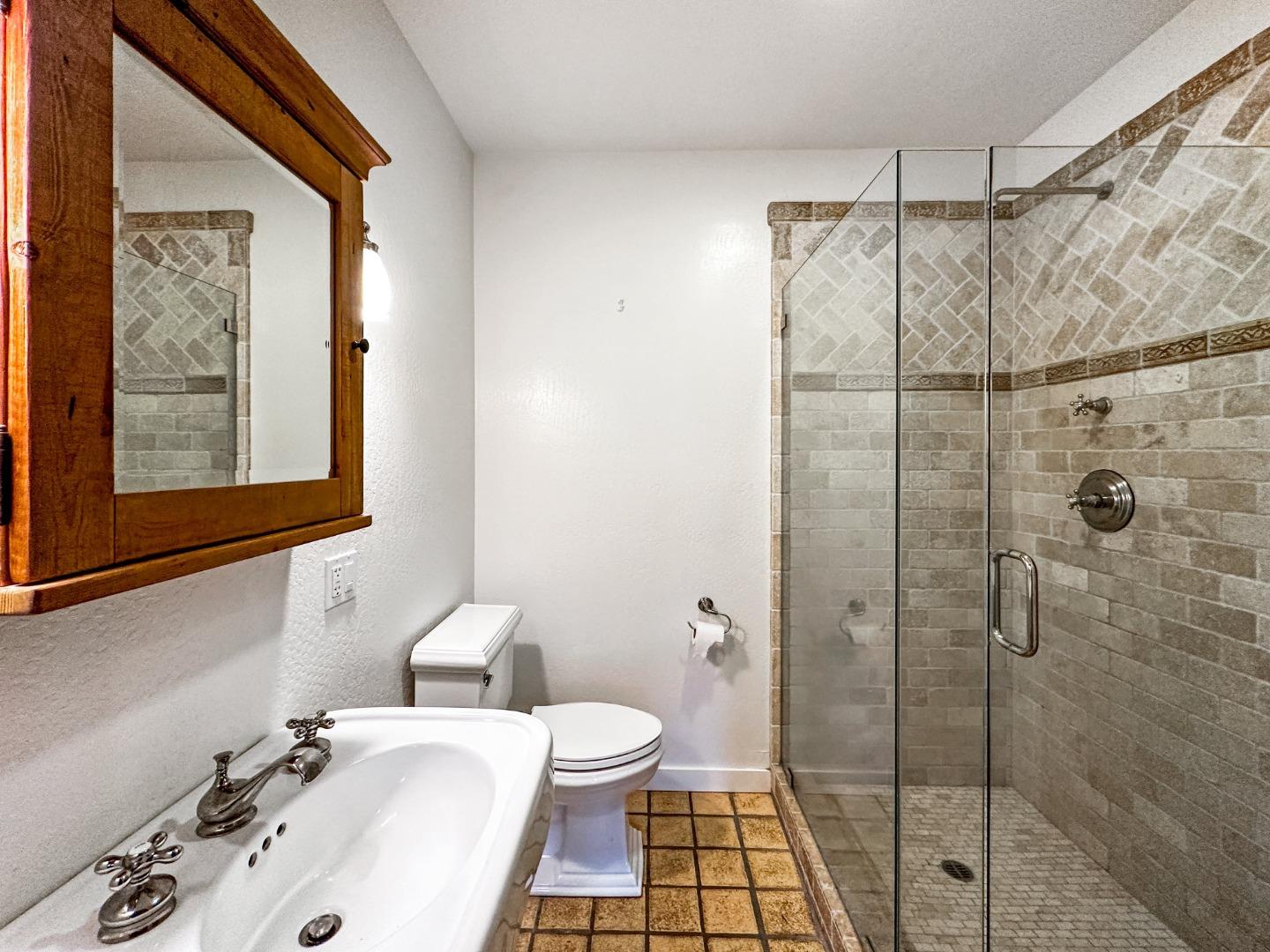Detail Gallery Image 5 of 9 For 19532 Natoma Oaks Ln, Los Altos,  CA 94022 - 3 Beds | 3/1 Baths