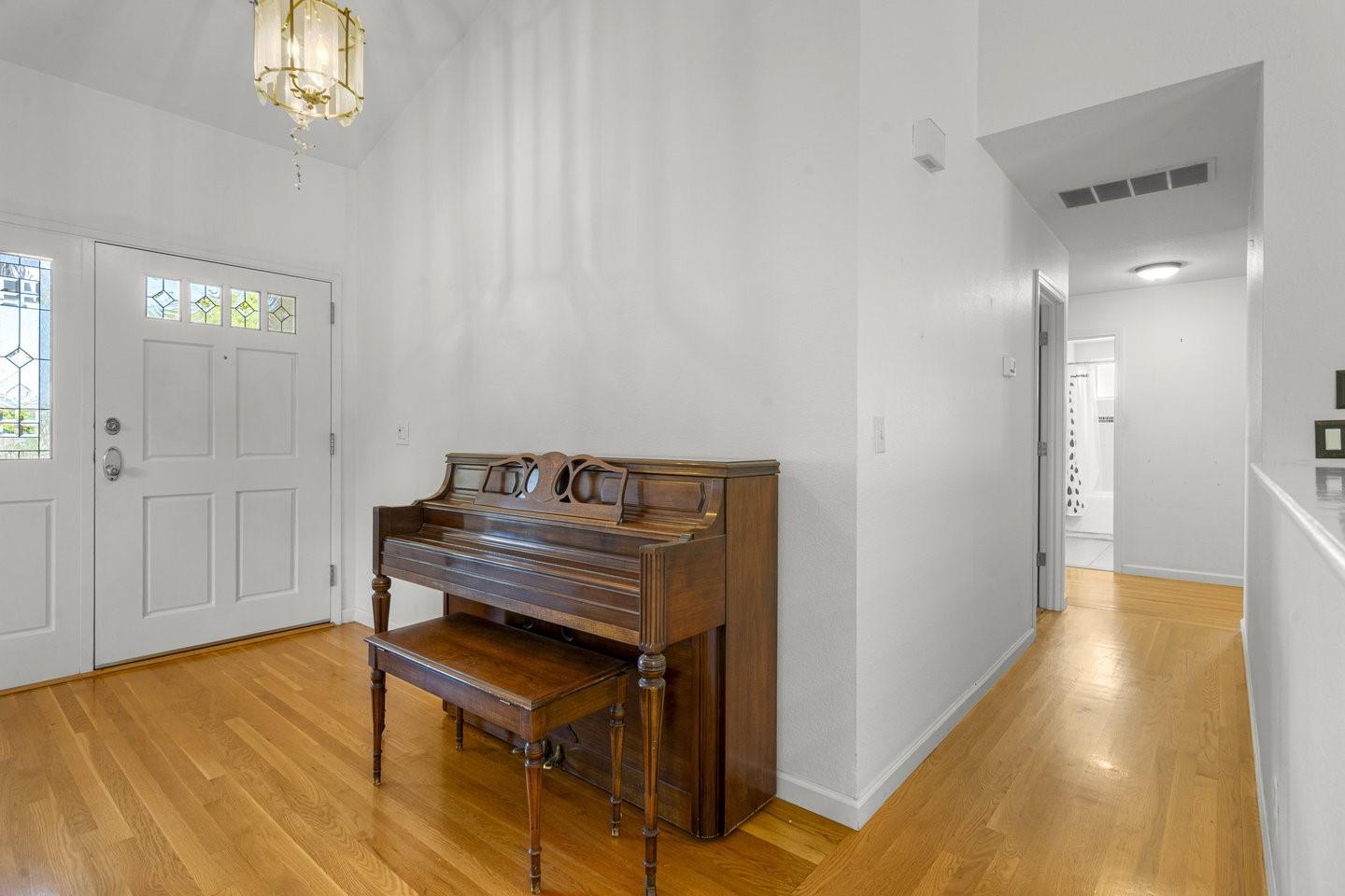 Detail Gallery Image 8 of 56 For 5387 King Estates Ct, San Jose,  CA 95135 - 4 Beds | 2 Baths