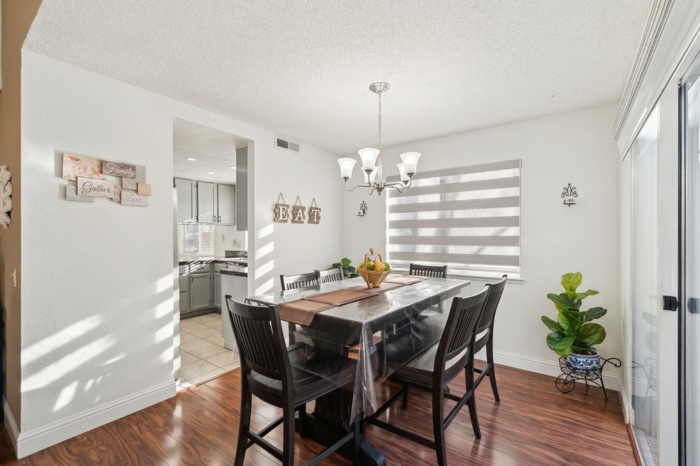 Detail Gallery Image 10 of 30 For 25 Deer Run Cir, San Jose,  CA 95136 - 3 Beds | 2/1 Baths