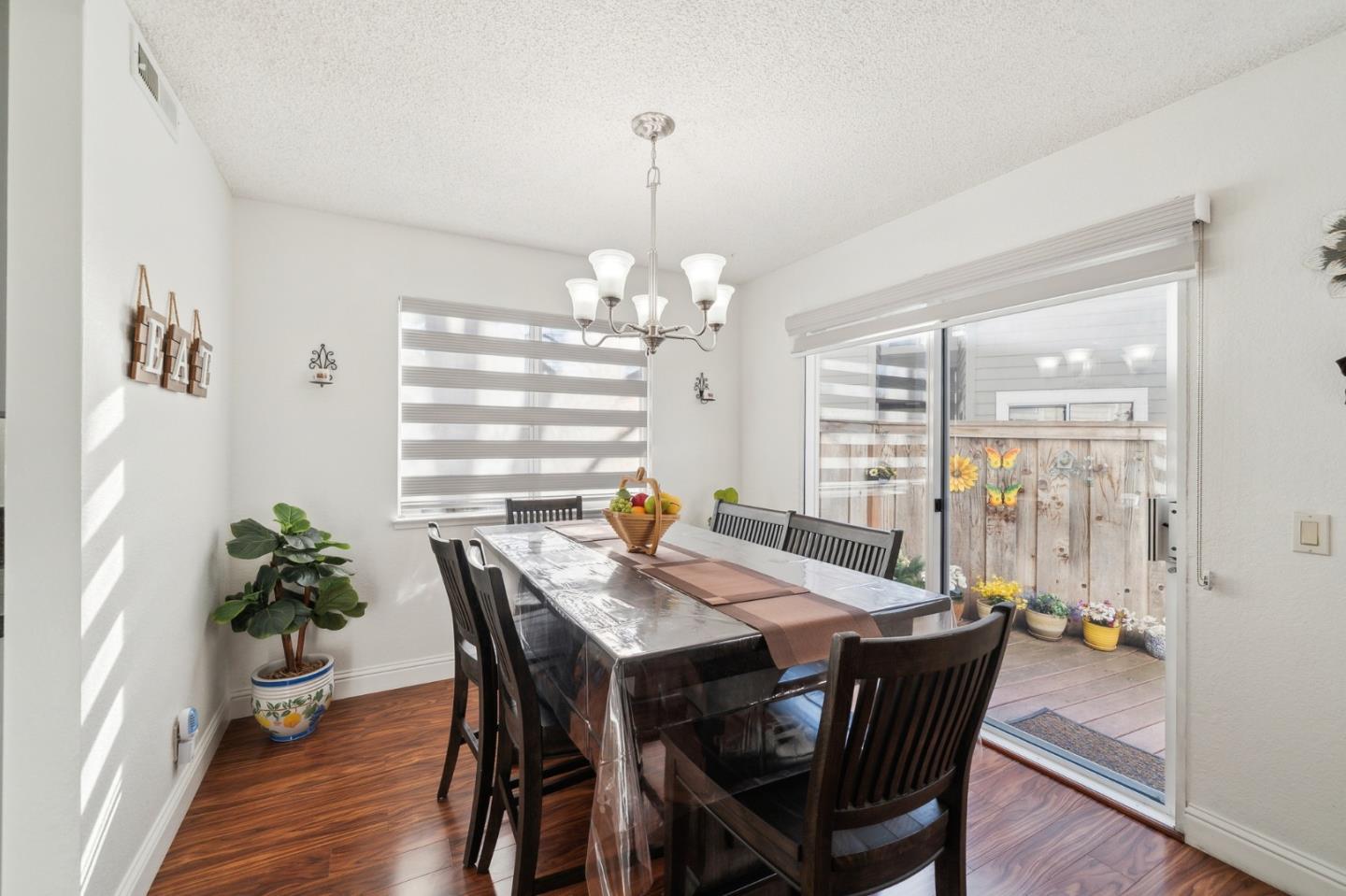 Detail Gallery Image 11 of 30 For 25 Deer Run Cir, San Jose,  CA 95136 - 3 Beds | 2/1 Baths